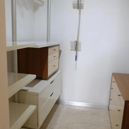 Art 1 Apartment *